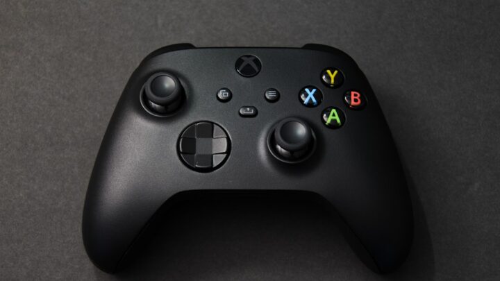 Xbox Game Pass vs. PlayStation Plus – porównanie subskrypcji dla graczy