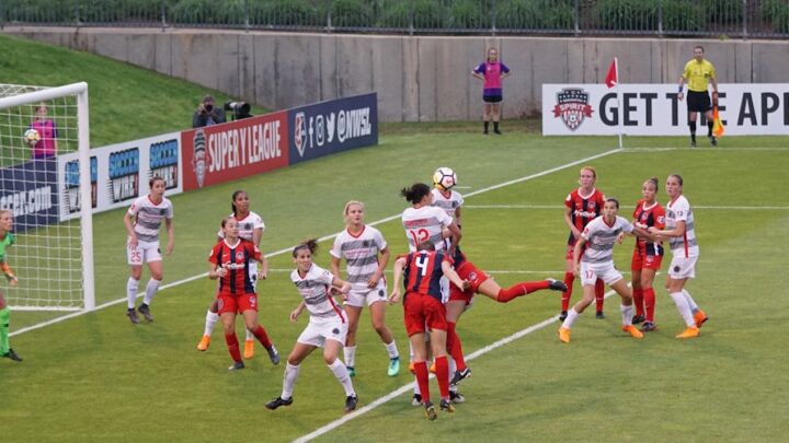 EA Sports FC 25: Jak zdobyć najlepszych obrońców w Ultimate Team za rozsądną cenę?