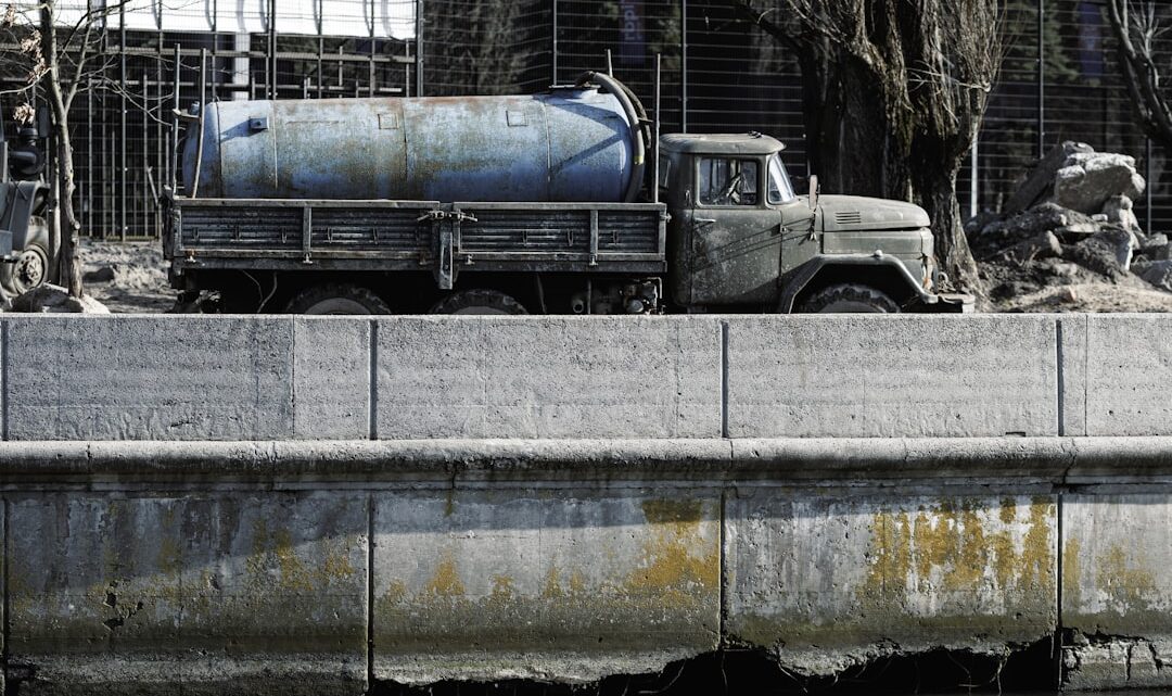 Fallout: Kompletny przewodnik po uniwersum – historia, frakcje i gdzie zacząć grać?