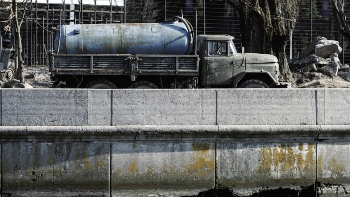 Fallout: Kompletny przewodnik po uniwersum – historia, frakcje i gdzie zacząć grać?