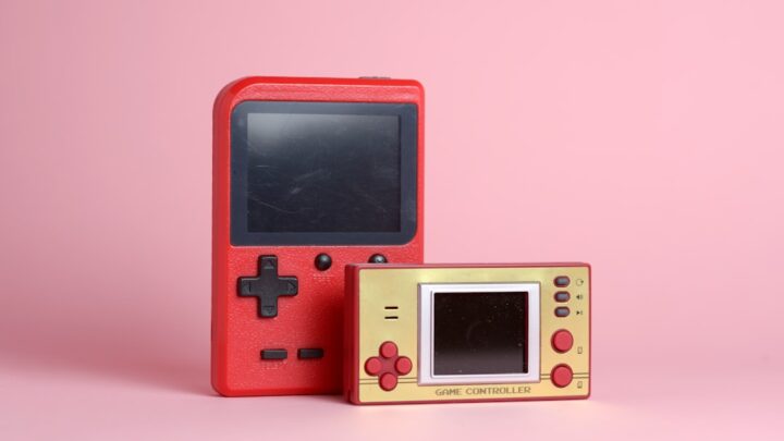 Jaka konsola przenośna do retro gier? Porównanie najlepszych emulatorów i urządzeń