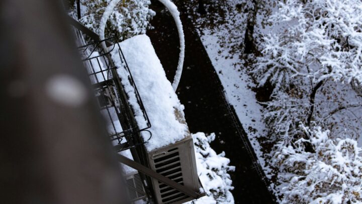 Frostpunk: Odkryj mroczną wizję przyszłości – lore i fabuła pierwszej gry.