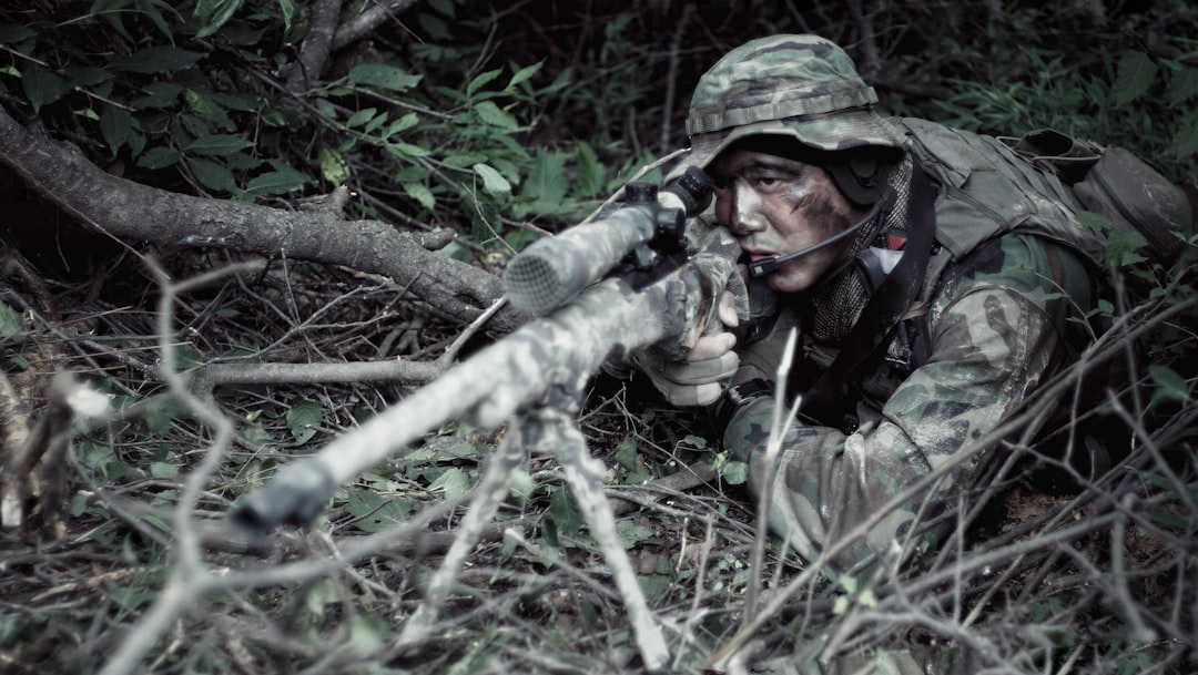 Counter-Strike 2: Zaawansowane techniki celowania i strzelania z karabinów snajperskich (AWP, Scout)