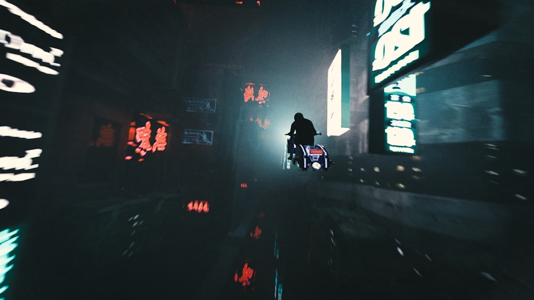 Cyberpunk 2077: Jak efektywnie zarządzać cyberwszczepami, by zmaksymalizować potencjał bojowy postaci?