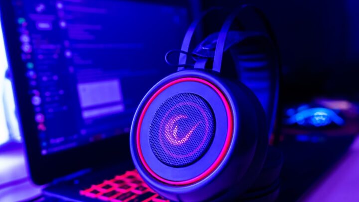 Gaming w chmurze: Jak zminimalizować input lag i uzyskać płynną rozgrywkę na platformach streamingowych?