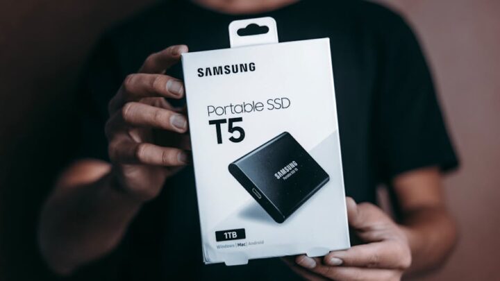 Jak efektywnie zarządzać pamięcią masową na PS5 i przenieść gry na zewnętrzny dysk SSD?