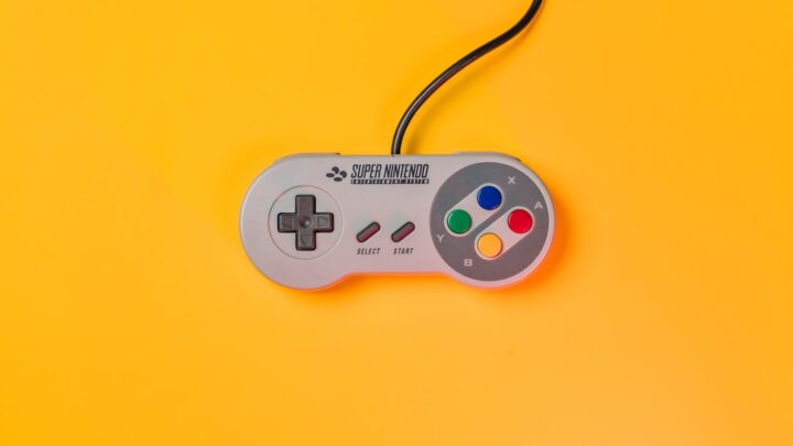 Retro konsole stacjonarne: Jaka konsola do gier retro (SNES, PS1, N64) jest najlepsza dla kolekcjonerów i jak zacząć budować kolekcję?