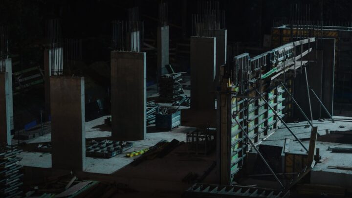 Cyberpunk 2077 Phantom Liberty: Przewodnik po najlepszych buildach postaci dla walczących w zwarciu i snajperów.