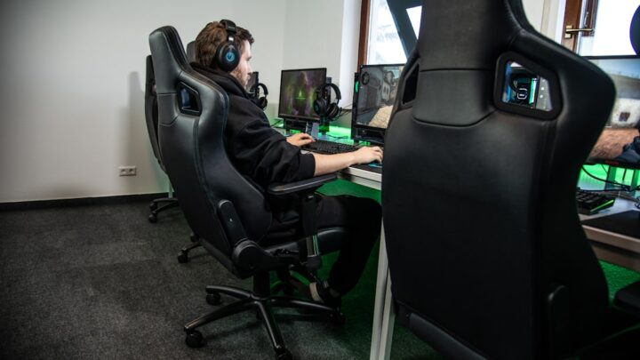 Jak tworzyć i rozwijać markę osobistą jako streamer gier? Poradnik budowania tożsamości i angażowania społeczności.