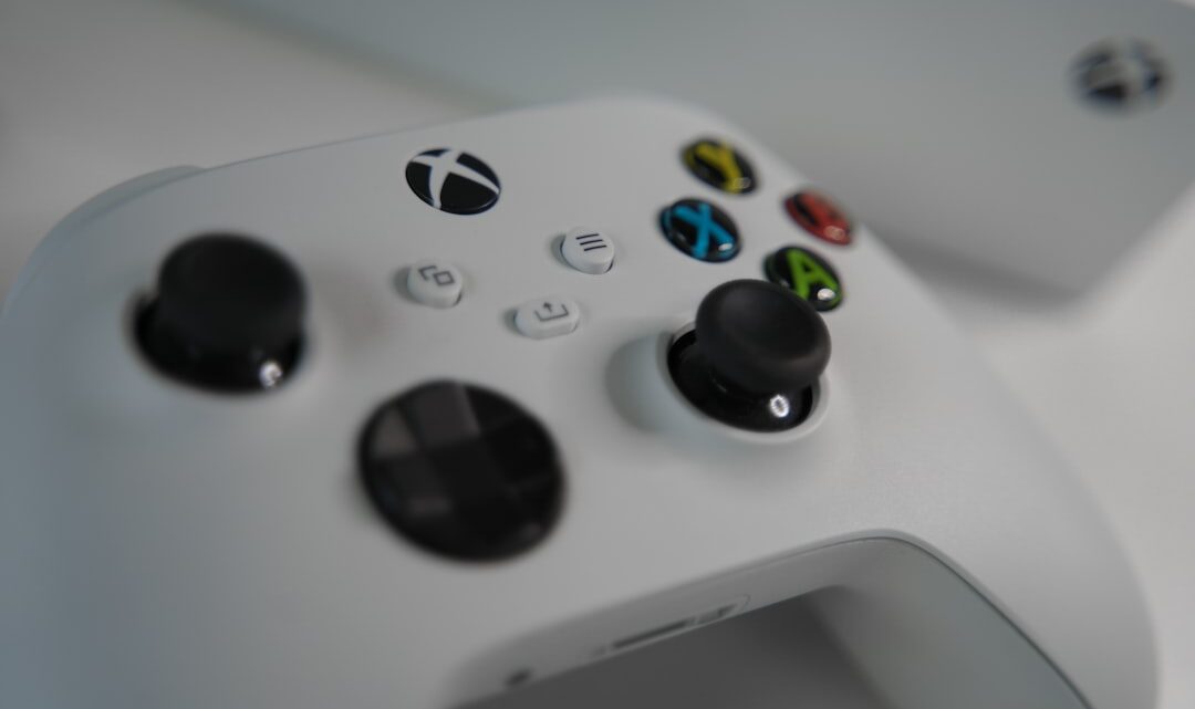 Jak w pełni wykorzystać funkcje udostępniania i subskrypcji na Xbox Series X/S? Przewodnik po Home Xbox, Game Share i korzyściach.