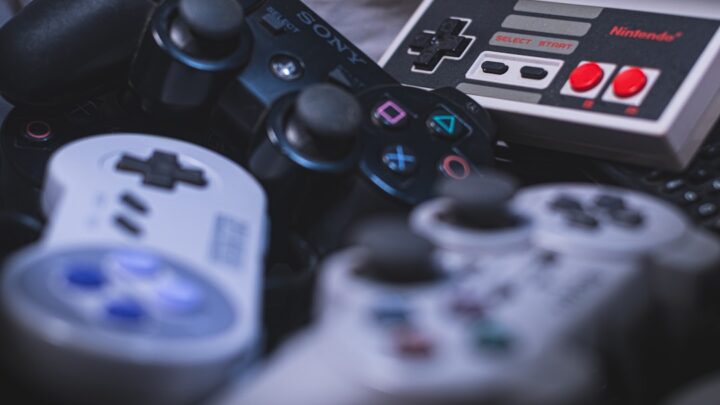 Porównanie abonamentów na gry PC (PC Game Pass, EA Play Pro, Ubisoft+, Prime Gaming) – Który wybrać?