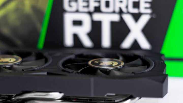 Czy GeForce Now jest dobrym rozwiązaniem dla graczy lubiących grać w Apex Legends? Analiza opóźnień i jakości strumieniowania.