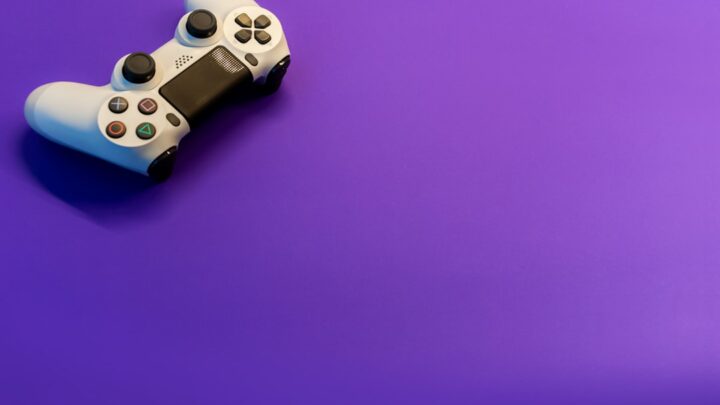 Czy gry Play-to-Earn (P2E) to przyszłość gamingu? Jak działa ekonomia NFT w grach i czy można na nich zarobić?
