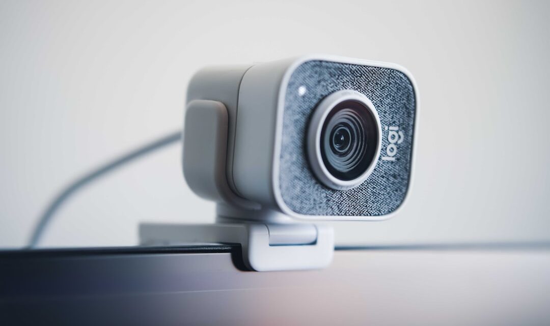 Jak podłączyć i skonfigurować kamerę internetową do streamowania gier na PC i konsolach? Poradnik wyboru i ustawień