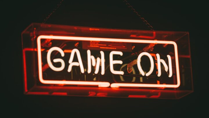 Jak stworzyć i zarządzać własną playlistą muzyczną do gier (background music, ambiance) bez naruszania praw autorskich? Poradnik dla graczy i streamerów