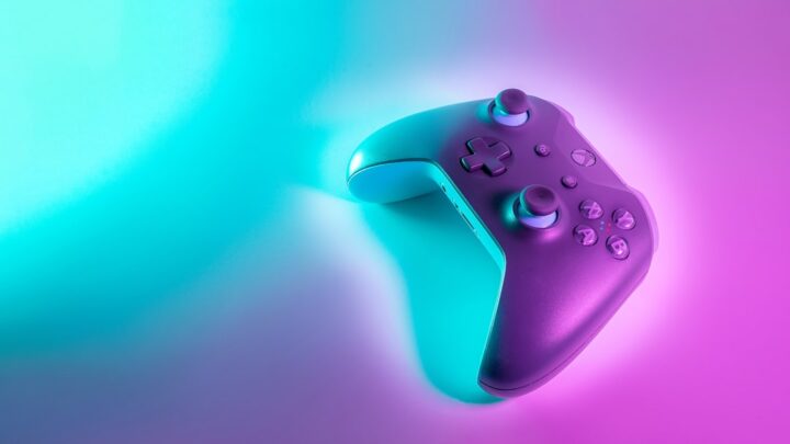 Jak ustawić kontrolę rodzicielską na PlayStation 5 i Xbox Series X/S? Przewodnik po bezpiecznym graniu dla dzieci.