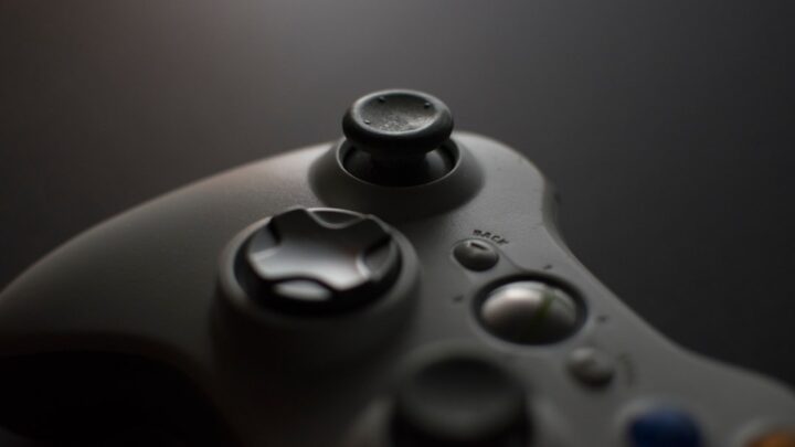 Konsola Xbox 360 – Czy warto kupić w 2024 roku? Pełna analiza, dostępne gry i modyfikacje.