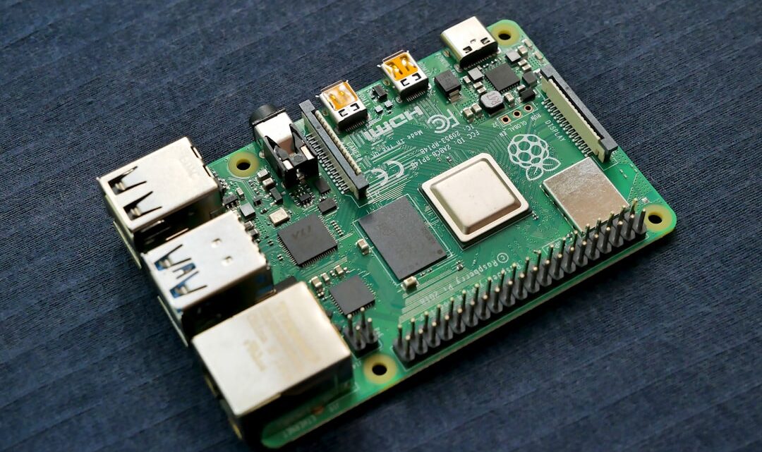 Konsole: Jaki system operacyjny (np. Batocera, EmuELEC) do retro-konsoli na Raspberry Pi? Poradnik instalacji i konfiguracji.