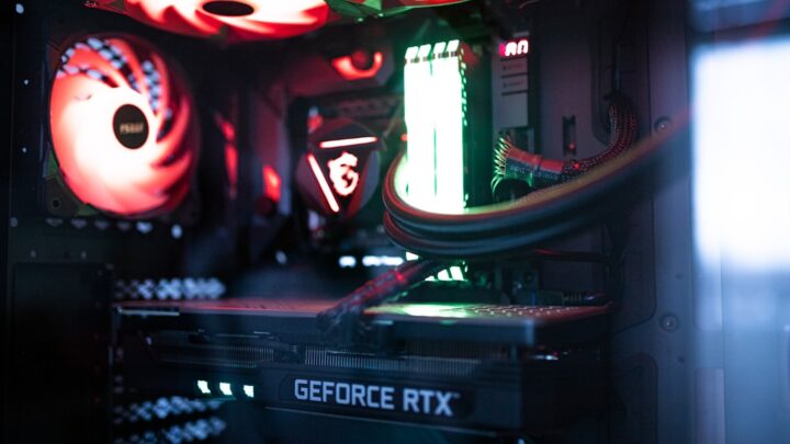 AMD Radeon vs NVIDIA GeForce: Którą kartę wybrać do gier?