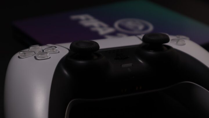 DualSense PC immersja: Adaptive triggery i haptyka na Windows