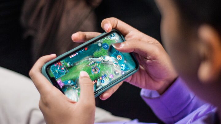 Ewolucja gier mobilnych: Od Snake’a po Genshin Impact