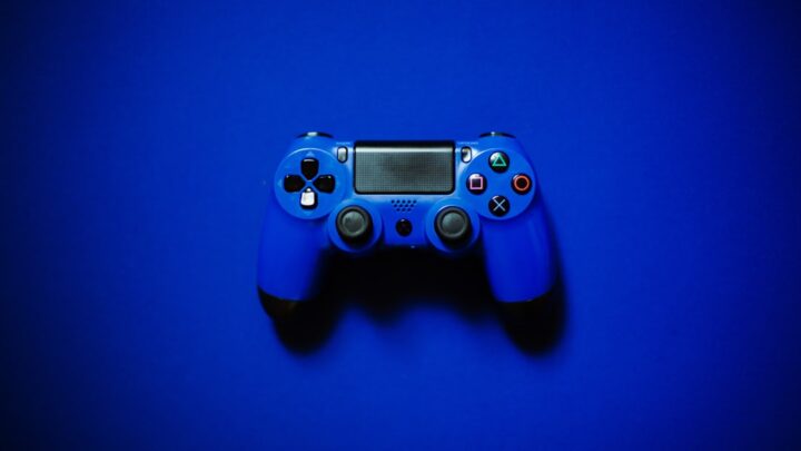 Jak bezpiecznie kupić używaną konsolę (PS4, Xbox, Switch)?